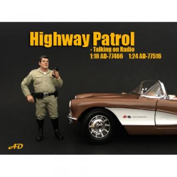 American Diorama AD-77516 Highway Patrol - Talking On Radio