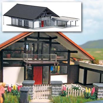 Busch 1447 Modern House with Carport
