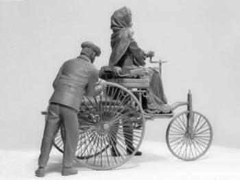 ICM 24041 Benz Patent-Motorwagen 1886 with Figures