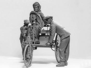 ICM 24041 Benz Patent-Motorwagen 1886 with Figures
