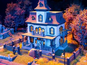 Noch 66990 Haunted House with Light & Sound