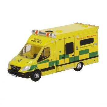 Oxford Diecast NMA002 Mercedes Ambulance