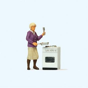 Preiser 28133 At the Stove